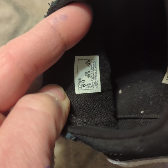 Vans Old Skool low-top sneakers in black canvas and suede with a white side stri - Picture 7 of 8